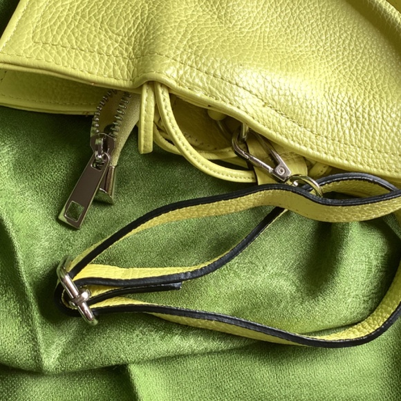 Borse In Pelle Bright Yellow Genuine Leather Drawstring Cinch  Crossbody Handbag - Picture 10 of 12